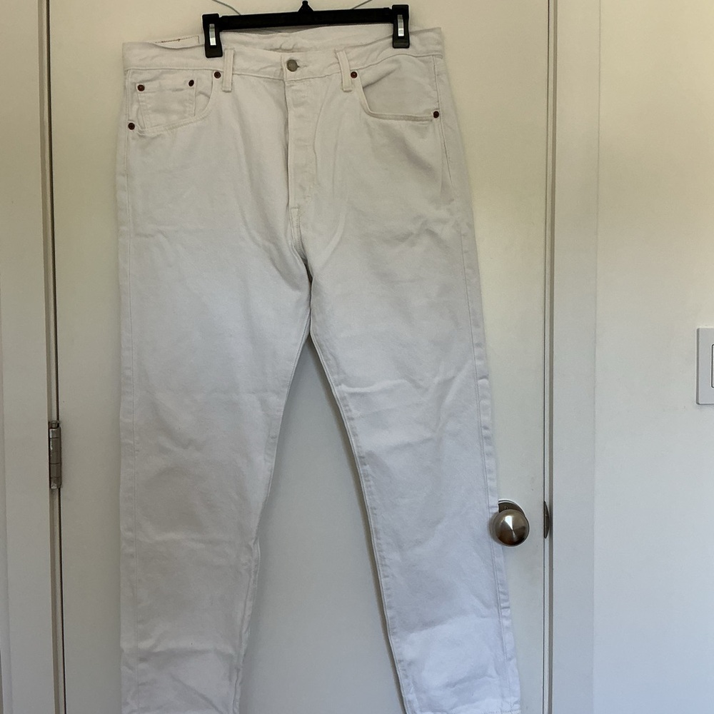Levi's White Jeans with Leather Patch - Picture 2 of 3